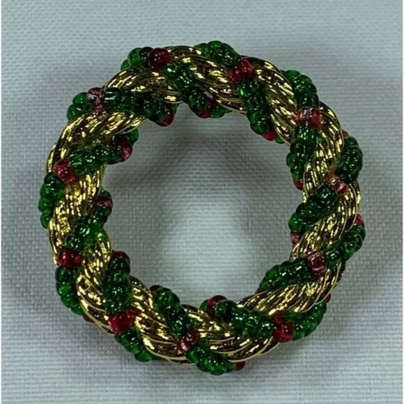 Vintage Avon Christmas Wreath Brooch 1.5" Gold Tone Beaded Green Red Lapel Pin - Picture 4 of 6